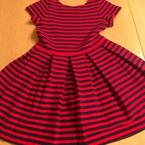 Girl’s size 5 Ralph Lauren dress.